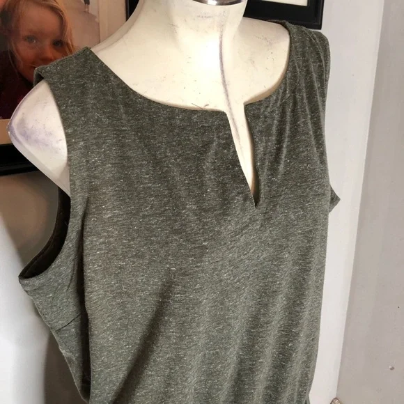 Elegant Gray Sleeveless Dress - Picture 3 of 5